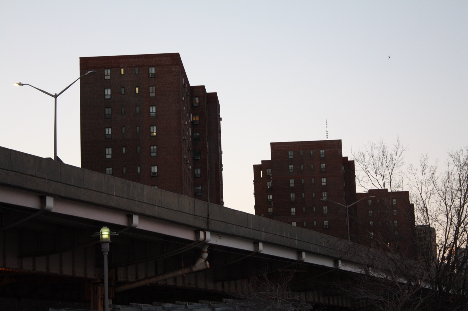 Stuyvesant Town apartment towers viewed from the East River Trail along the FDR Drive, showing the eastern edge of the 80-acre superblock complex