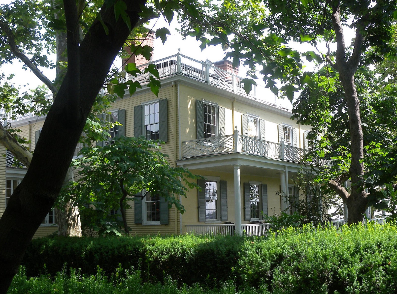 The Federal-style facade of Gracie Mansion in Carl Schurz Park, built in 1799 by shipping merchant Archibald Gracie, the official residence of New York City's mayor since 1942